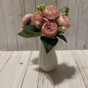 Elegant Cream/white plastic Vase